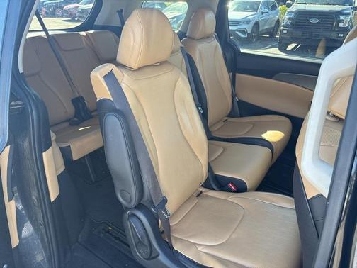2022 Kia Carnival LXS