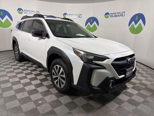 Crystal White Pearl 2025 Subaru Outback Premium