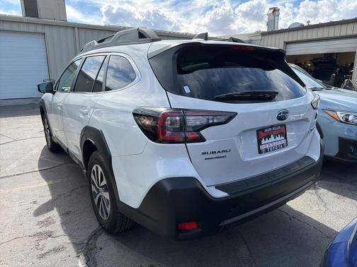 2025 Subaru Outback Premium