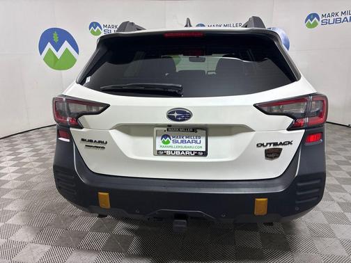 Crystal White Pearl 2023 Subaru Outback Wilderness