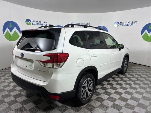 Crystal White Pearl 2024 Subaru Forester Premium