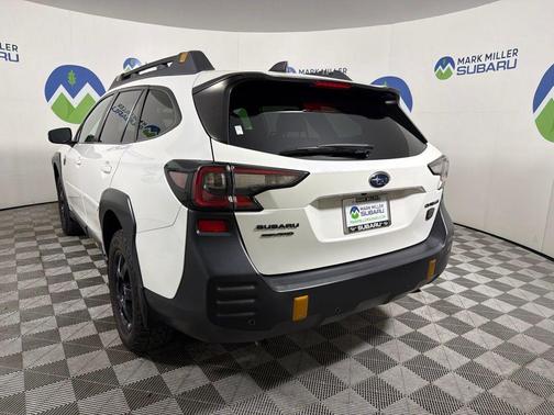 Crystal White Pearl 2022 Subaru Outback Wilderness