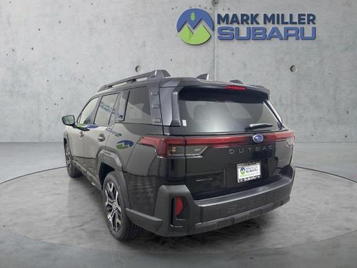 Crystal Black Silica 2026 Subaru Outback Touring XT