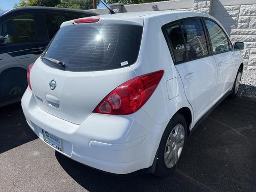 2010 Nissan Versa 1.8 S