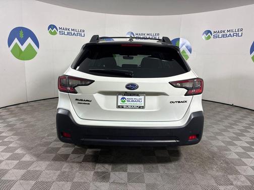 Crystal White Pearl 2024 Subaru Outback Onyx Edition