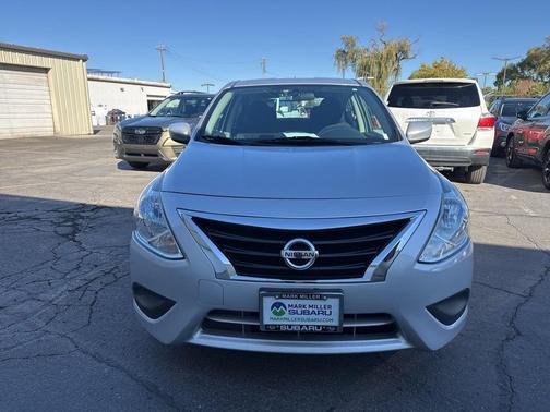 2016 Nissan Versa 1.6 SV