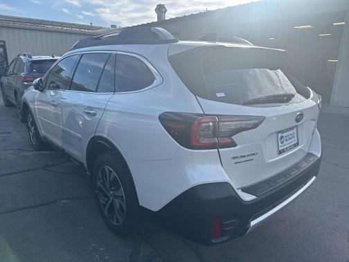 2022 Subaru Outback Touring XT