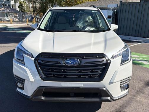 Crystal White Pearl 2023 Subaru Forester Limited