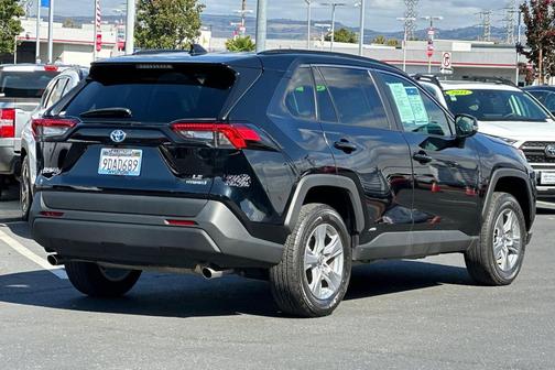 2022 Toyota RAV4 Hybrid LE