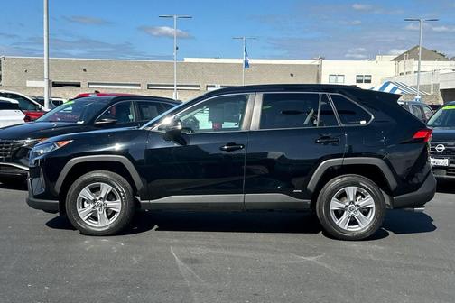2022 Toyota RAV4 Hybrid LE