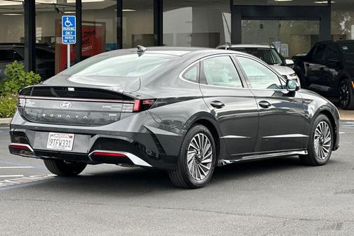 2025 Hyundai SONATA Hybrid SE