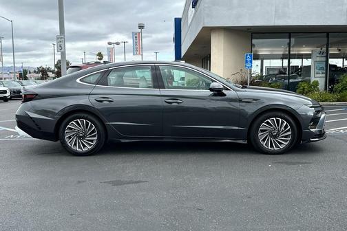 2025 Hyundai SONATA Hybrid SE