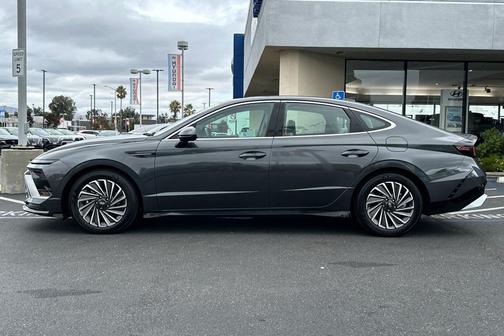 2025 Hyundai SONATA Hybrid SE