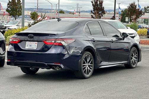 2022 Toyota Camry SE