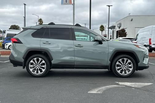 2022 Toyota RAV4 XLE Premium