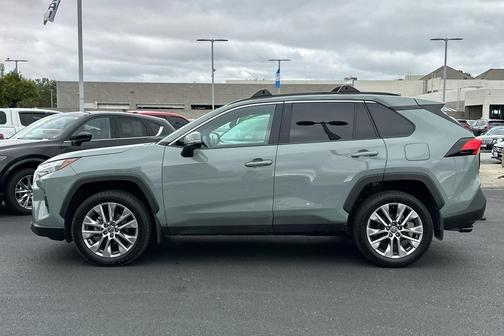 2022 Toyota RAV4 XLE Premium