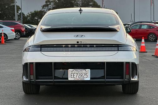 2025 Hyundai IONIQ 6 SE