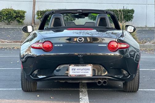 2022 Mazda MX-5 Miata Sport