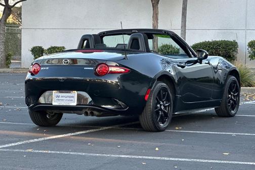2022 Mazda MX-5 Miata Sport
