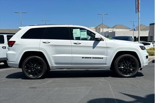 2022 Jeep Grand Cherokee Laredo