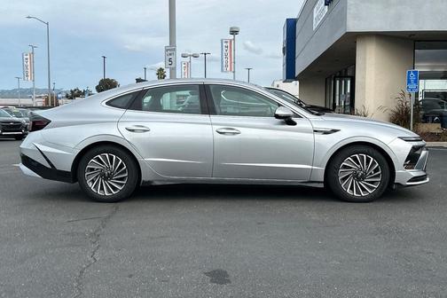 2025 Hyundai SONATA Hybrid Limited