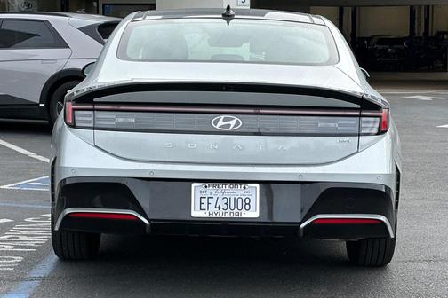 2025 Hyundai SONATA Hybrid Limited