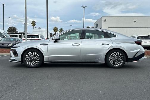 2025 Hyundai SONATA Hybrid Limited