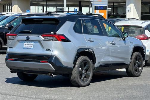 2020 Toyota RAV4 Hybrid SE