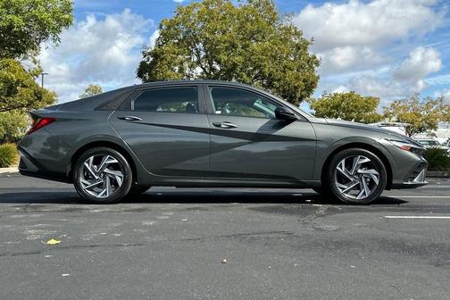 2025 Hyundai ELANTRA Sport