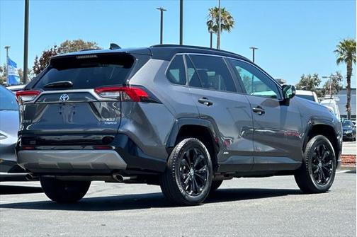 2022 Toyota RAV4 Hybrid SE