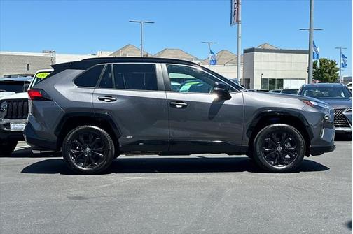 2022 Toyota RAV4 Hybrid SE