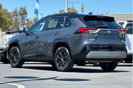 2022 Toyota RAV4 Hybrid SE