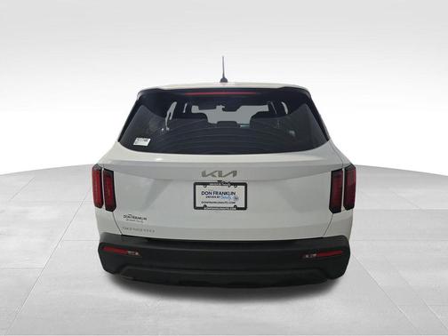 Glacial White Pearl 2023 Kia Sorento LX