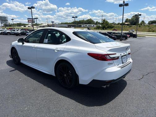 Ice Cap 2026 Toyota Camry SE