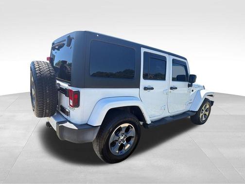 Bright White Clearcoat 2016 Jeep Wrangler Unlimited Sahara