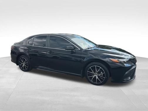 Midnight Black Metallic 2021 Toyota Camry SE