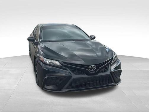 Midnight Black Metallic 2021 Toyota Camry SE