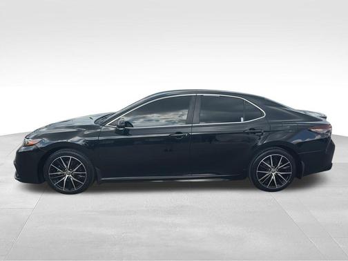 Midnight Black Metallic 2021 Toyota Camry SE