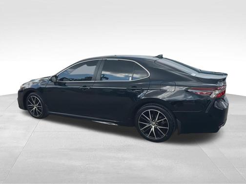 Midnight Black Metallic 2021 Toyota Camry SE