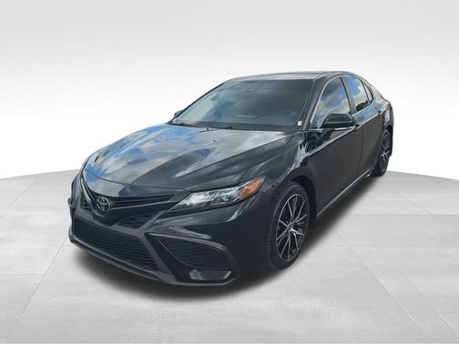 Midnight Black Metallic 2021 Toyota Camry SE