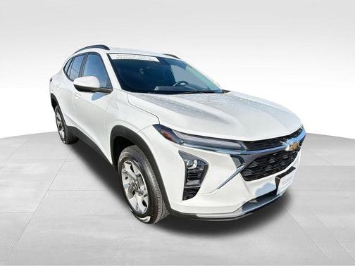 Summit White 2025 Chevrolet Trax LT