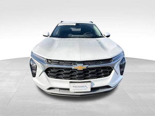 Summit White 2025 Chevrolet Trax LT