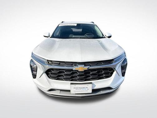 Summit White 2025 Chevrolet Trax LT