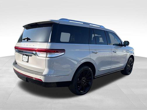 CERAMIC PEARL MET 3C 2024 Lincoln Navigator Reserve