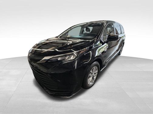 Midnight Black Metallic 2024 Toyota Sienna LE