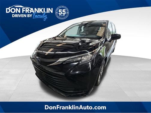 Midnight Black Metallic 2024 Toyota Sienna LE