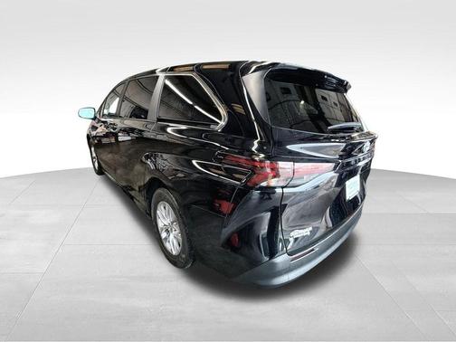 Midnight Black Metallic 2024 Toyota Sienna LE
