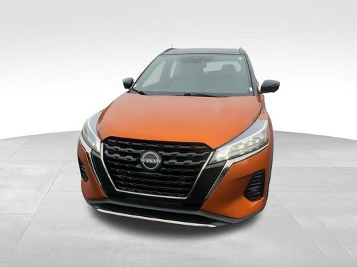 Monarch Orange Metallic/Super Black 2023 Nissan Kicks SR