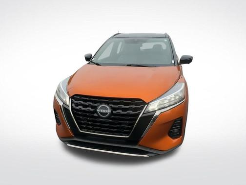 Monarch Orange Metallic/Super Black 2023 Nissan Kicks SR