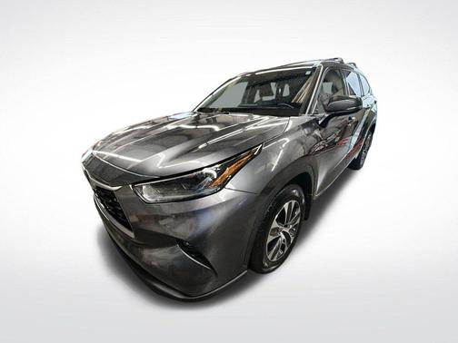 Magnetic Gray Metallic 2021 Toyota Highlander Hybrid XLE